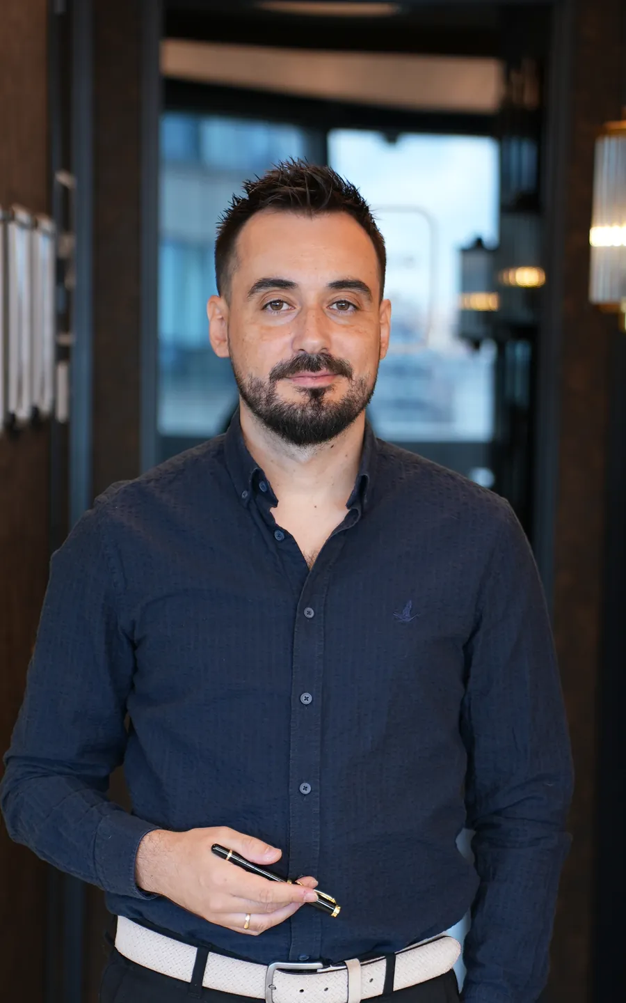Dr. Onur Çağlar, Ataşehir Metropol AVM muayenehanesinde